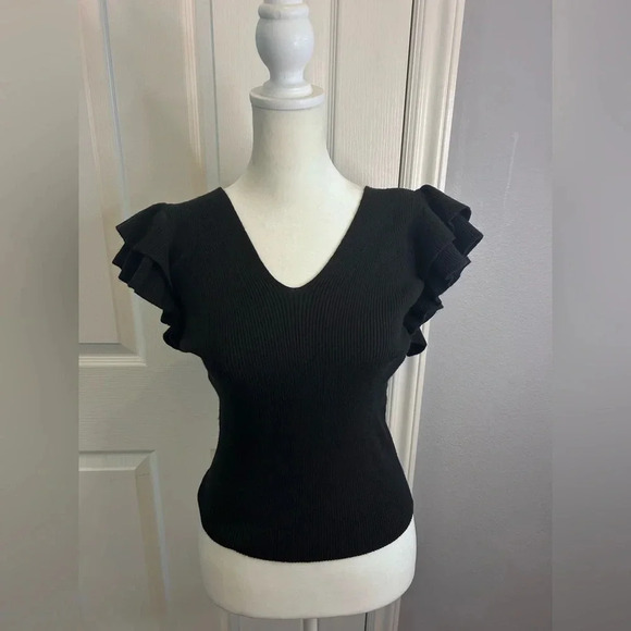 Express Sweaters - 🖤”Express” NWT Black Short w/ Ruffled Cap Sleeve Sweater Size M🖤